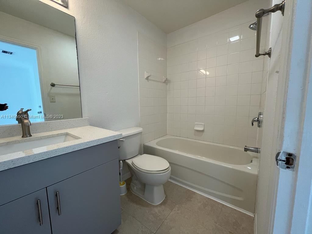 AQUA VISTA TOWNHOMES COND - Residential Lease