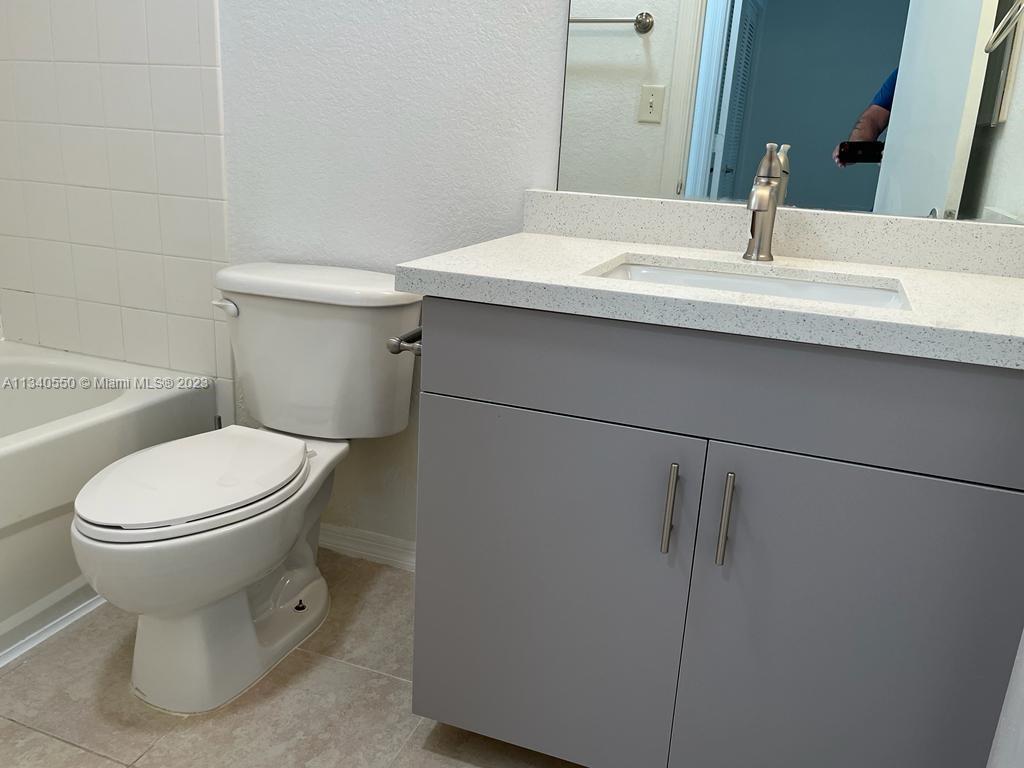 AQUA VISTA TOWNHOMES COND - Residential Lease