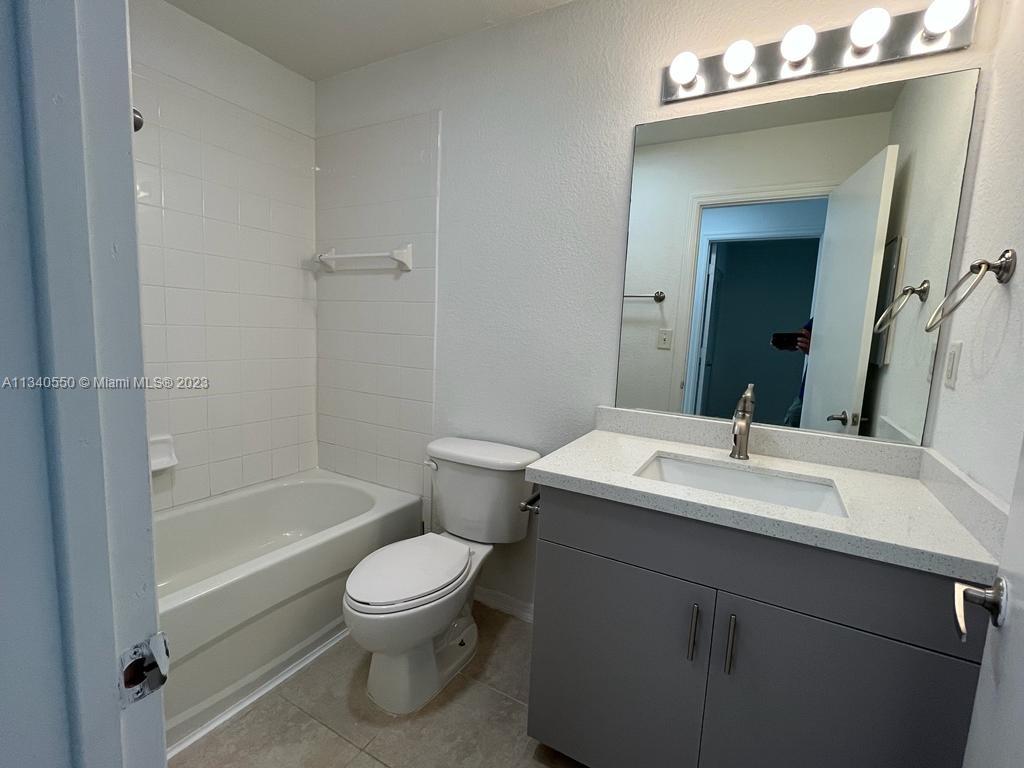 AQUA VISTA TOWNHOMES COND - Residential Lease