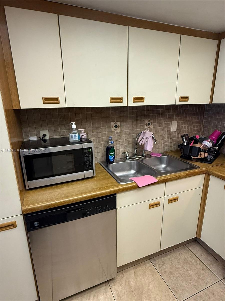 KENLAND POINTE CONDO #1 - Residential