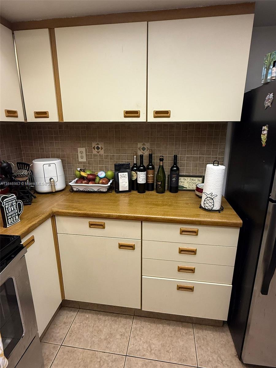 KENLAND POINTE CONDO #1 - Residential