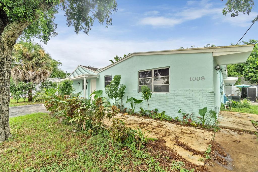 Photo of 1008 SW 61st Ave, Margate, FL 33068 (MLS # A11274472)