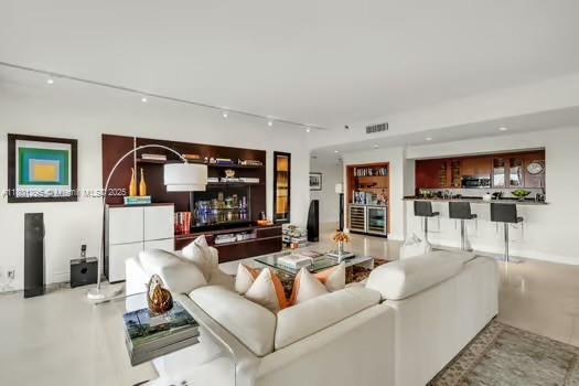 THE EMERALD BAY - Residential Lease