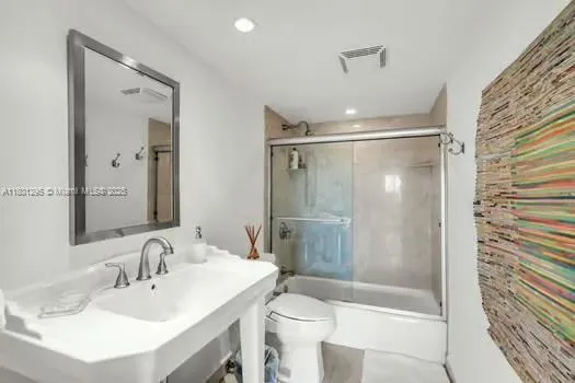 Key Biscayne, Florida 33149, United States, 4 Bedrooms Bedrooms, ,4 BathroomsBathrooms,Residential,Active,128229