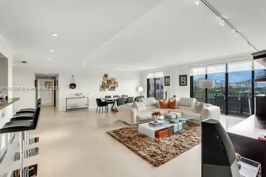 Key Biscayne, Florida 33149, United States, 4 Bedrooms Bedrooms, ,4 BathroomsBathrooms,Residential,Active,128229