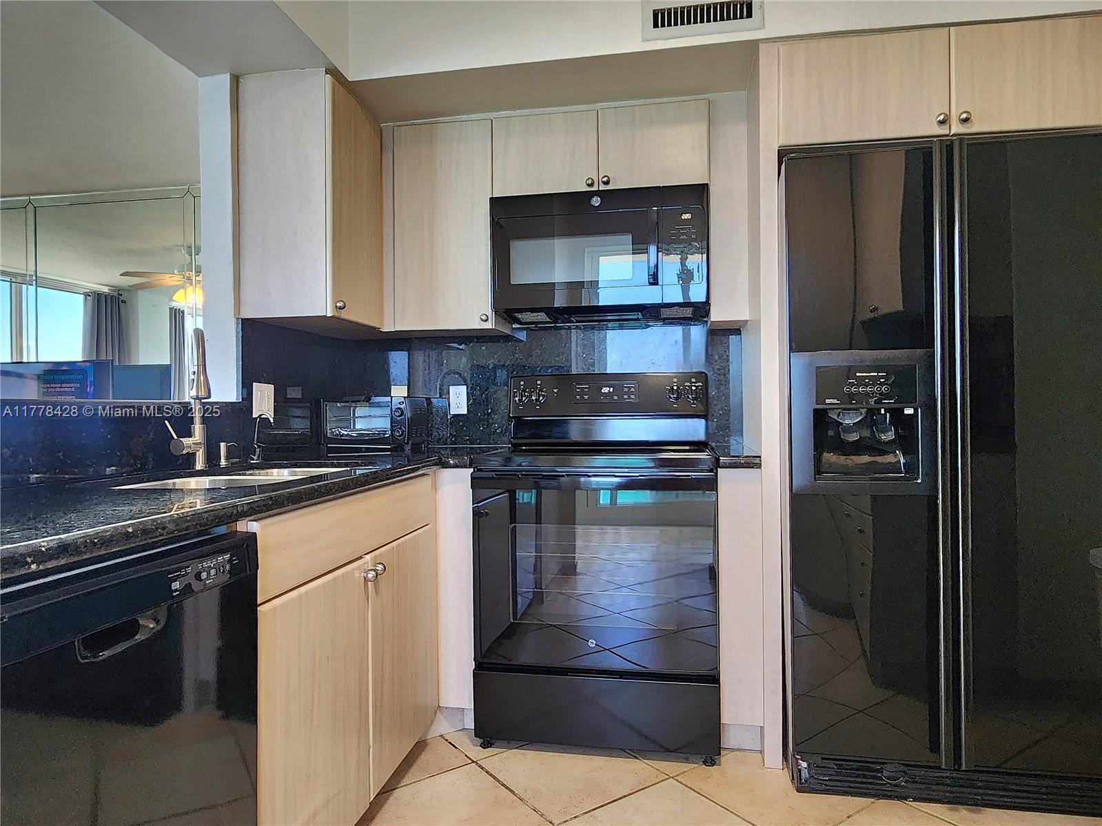 ALEXANDER TOWERS CONDO - Residential Lease