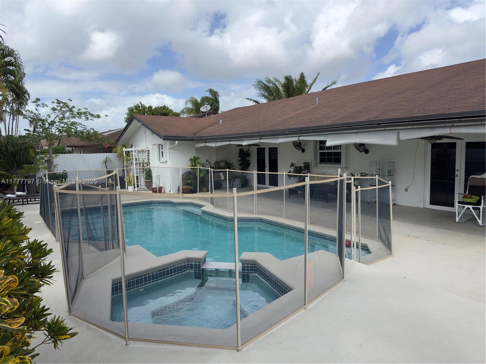 RAMAS OF KENDALL - Residential