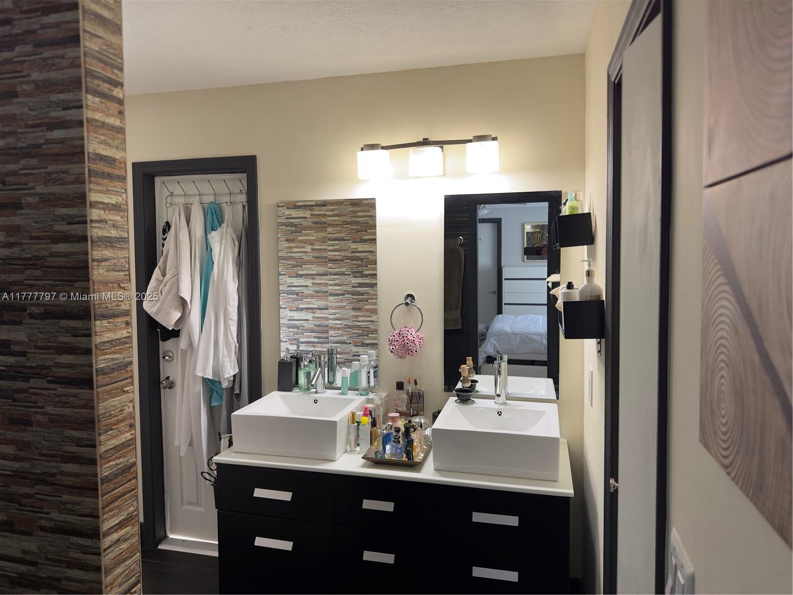 RAMAS OF KENDALL - Residential