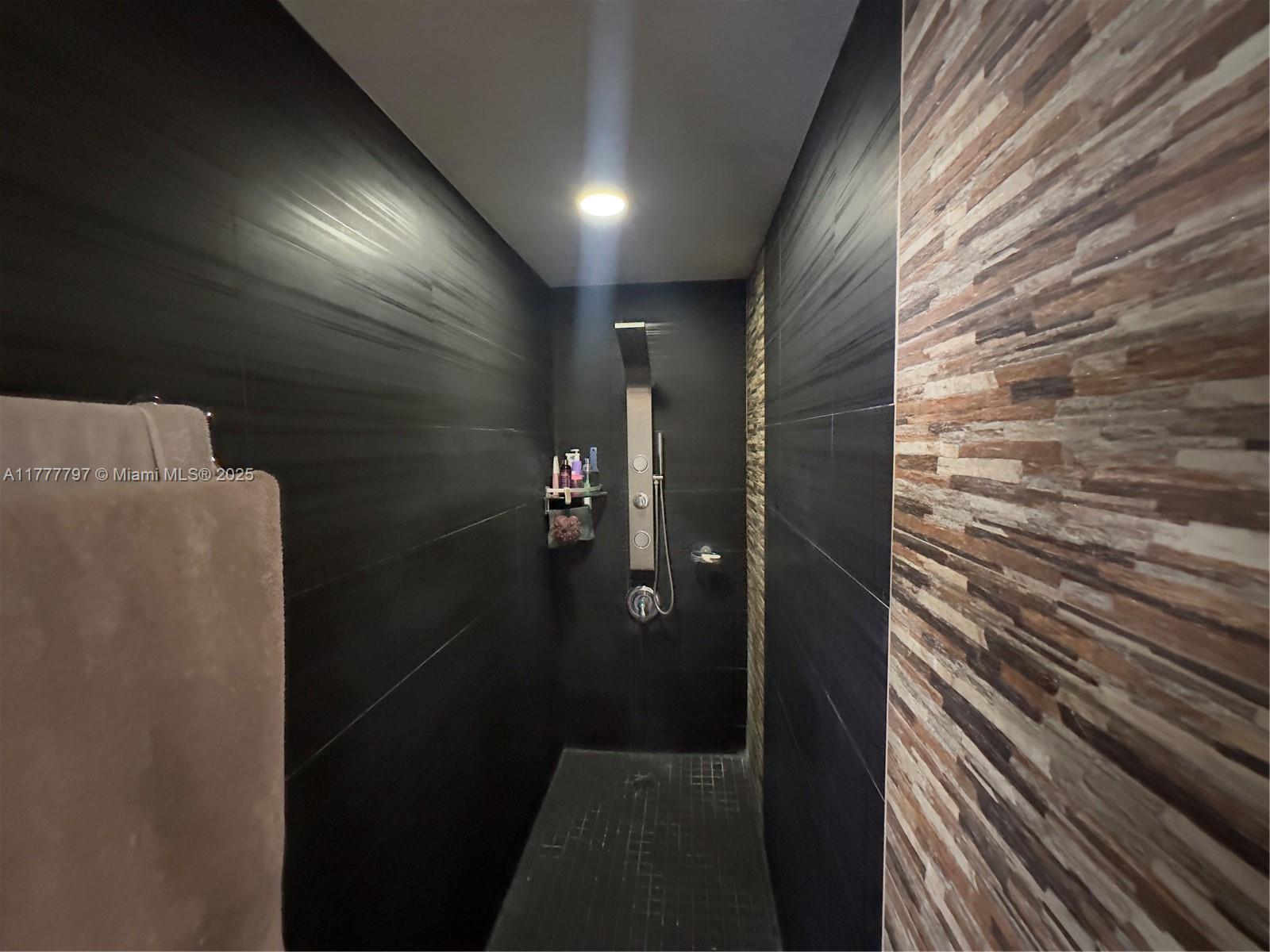 RAMAS OF KENDALL - Residential