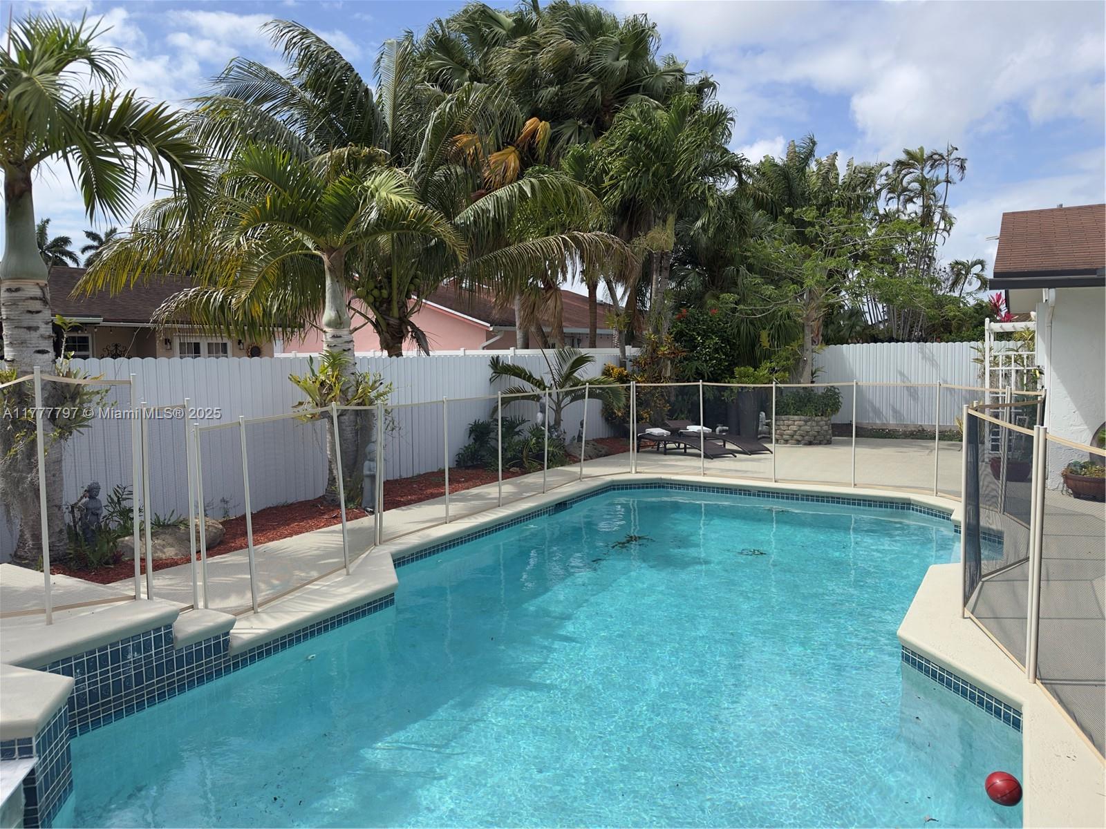 RAMAS OF KENDALL - Residential