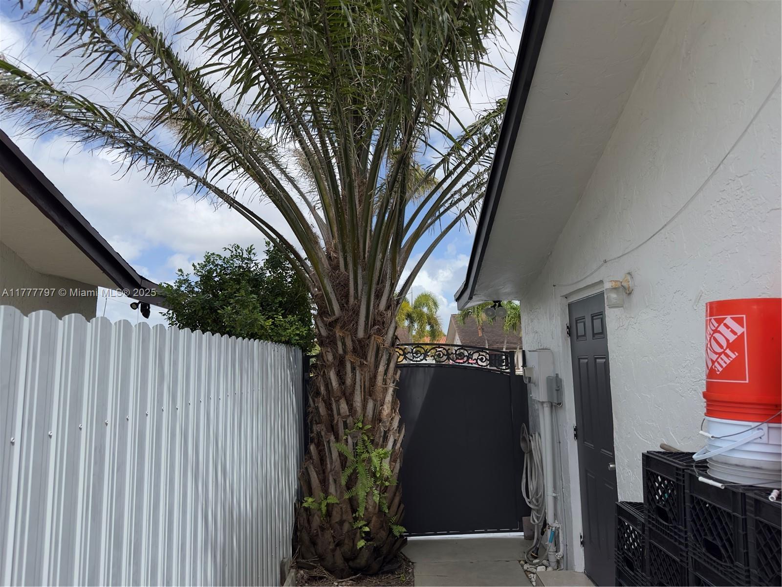 RAMAS OF KENDALL - Residential