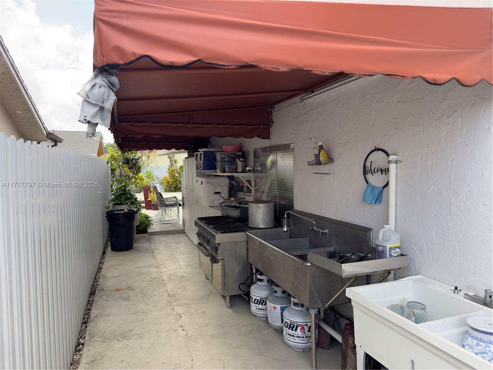 RAMAS OF KENDALL - Residential