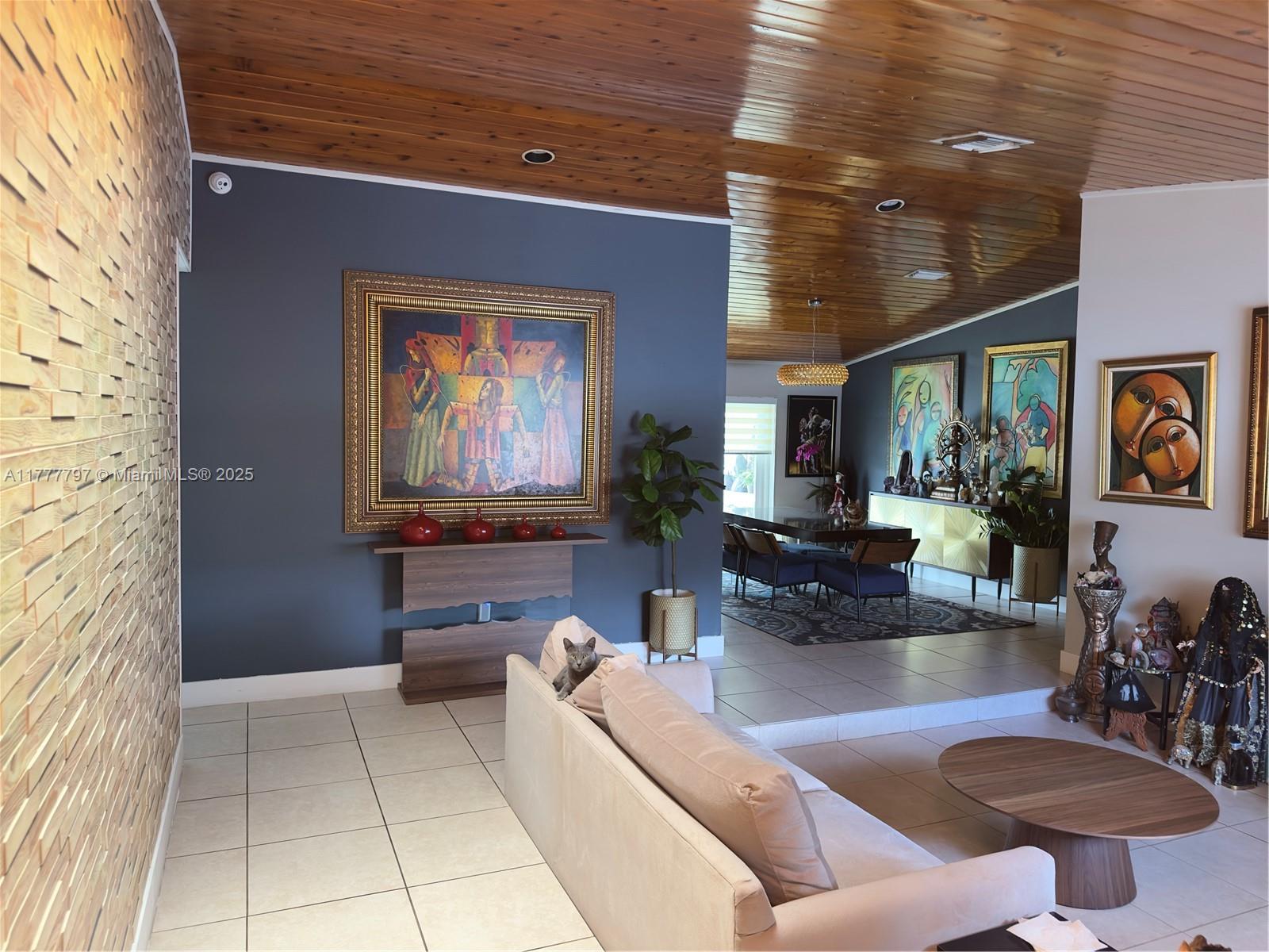 RAMAS OF KENDALL - Residential