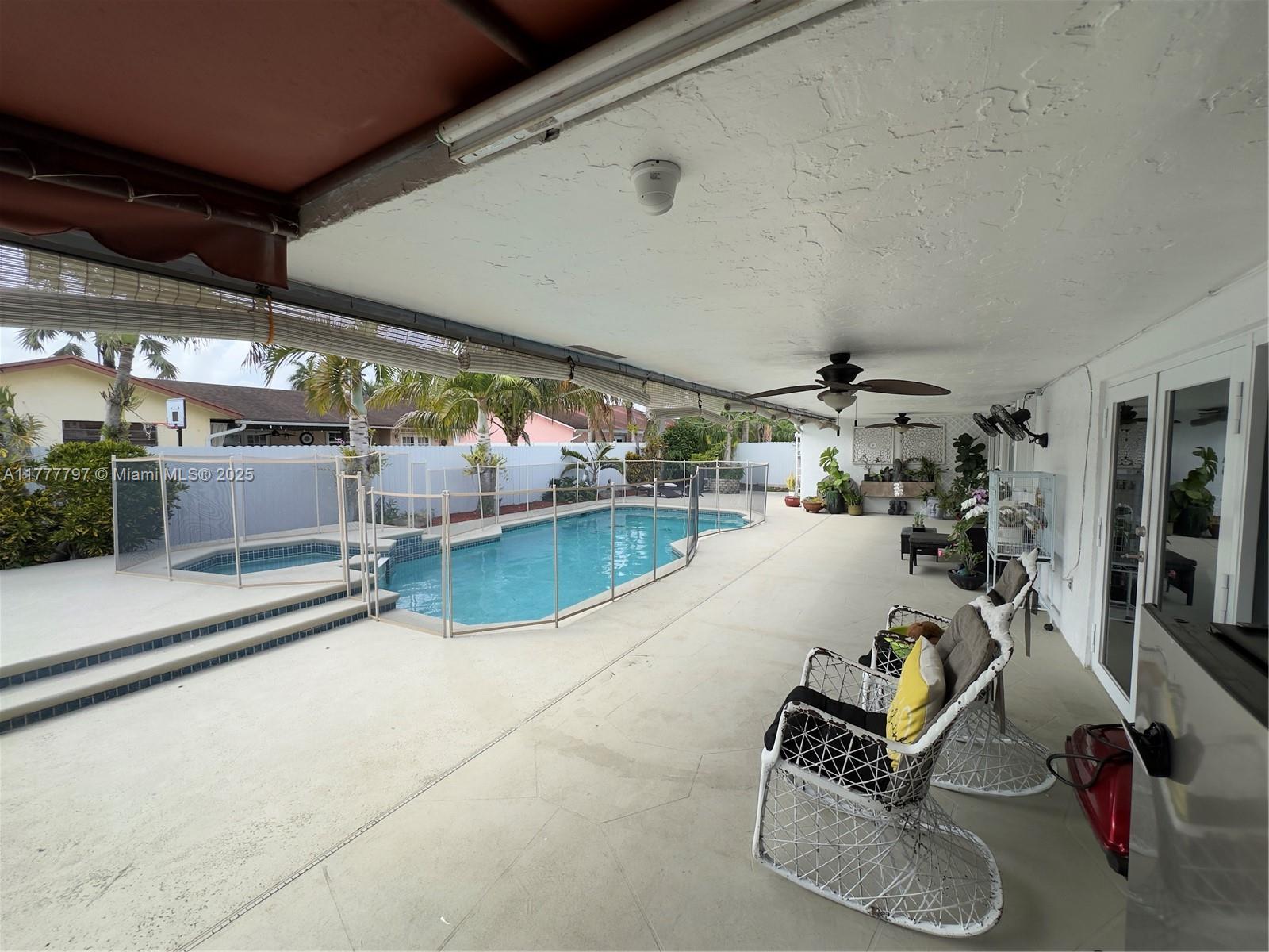 RAMAS OF KENDALL - Residential