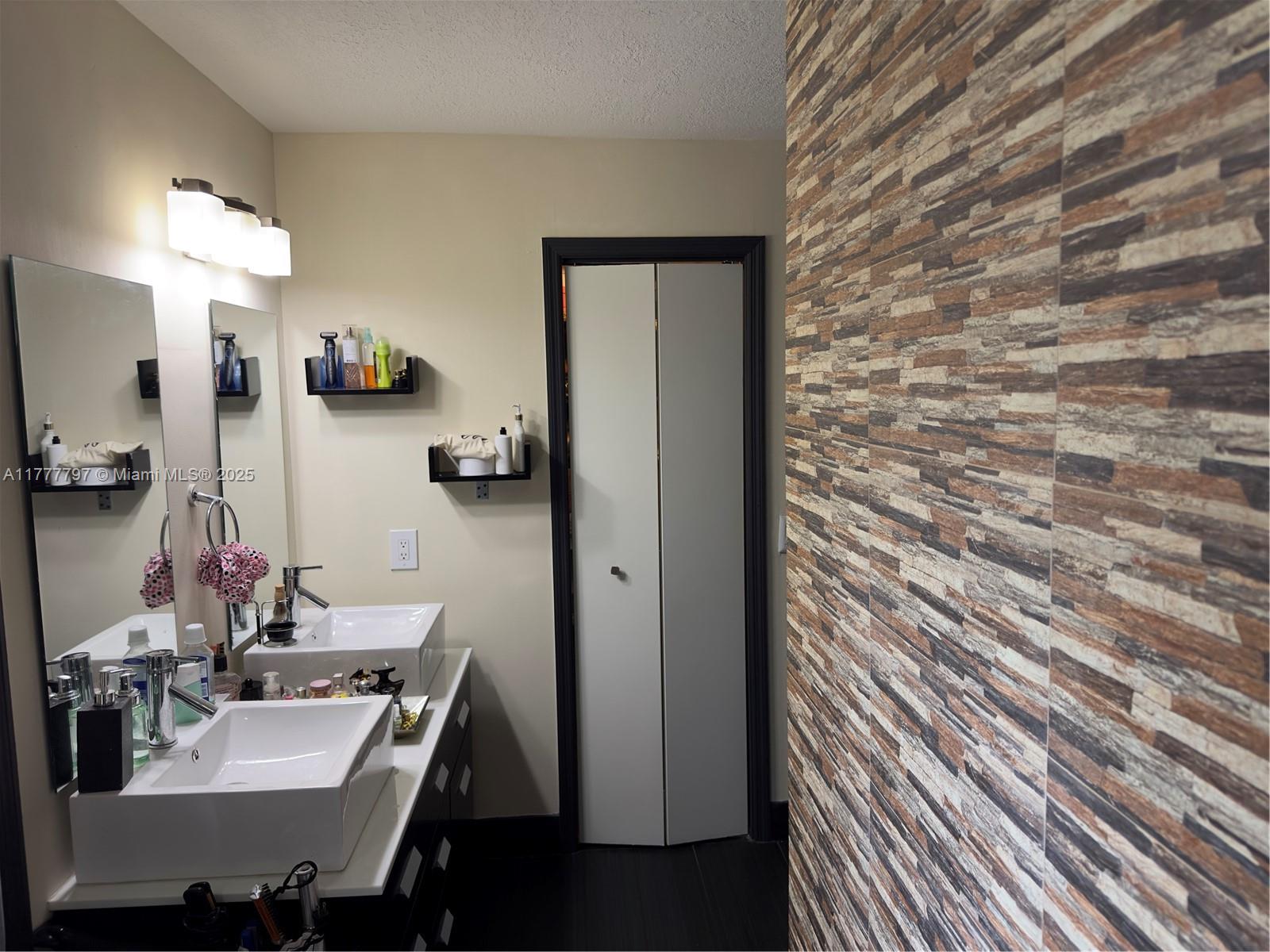 RAMAS OF KENDALL - Residential
