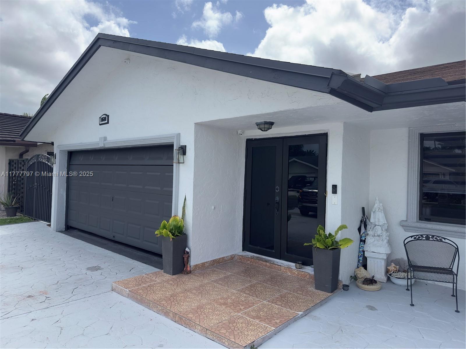 RAMAS OF KENDALL - Residential