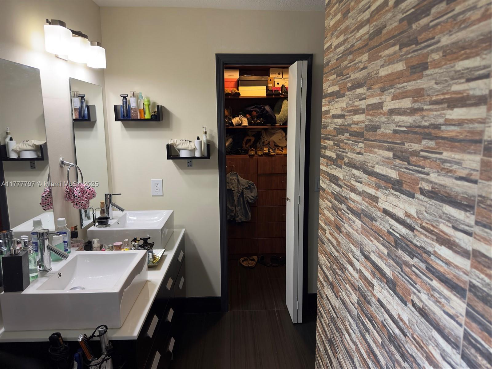 RAMAS OF KENDALL - Residential