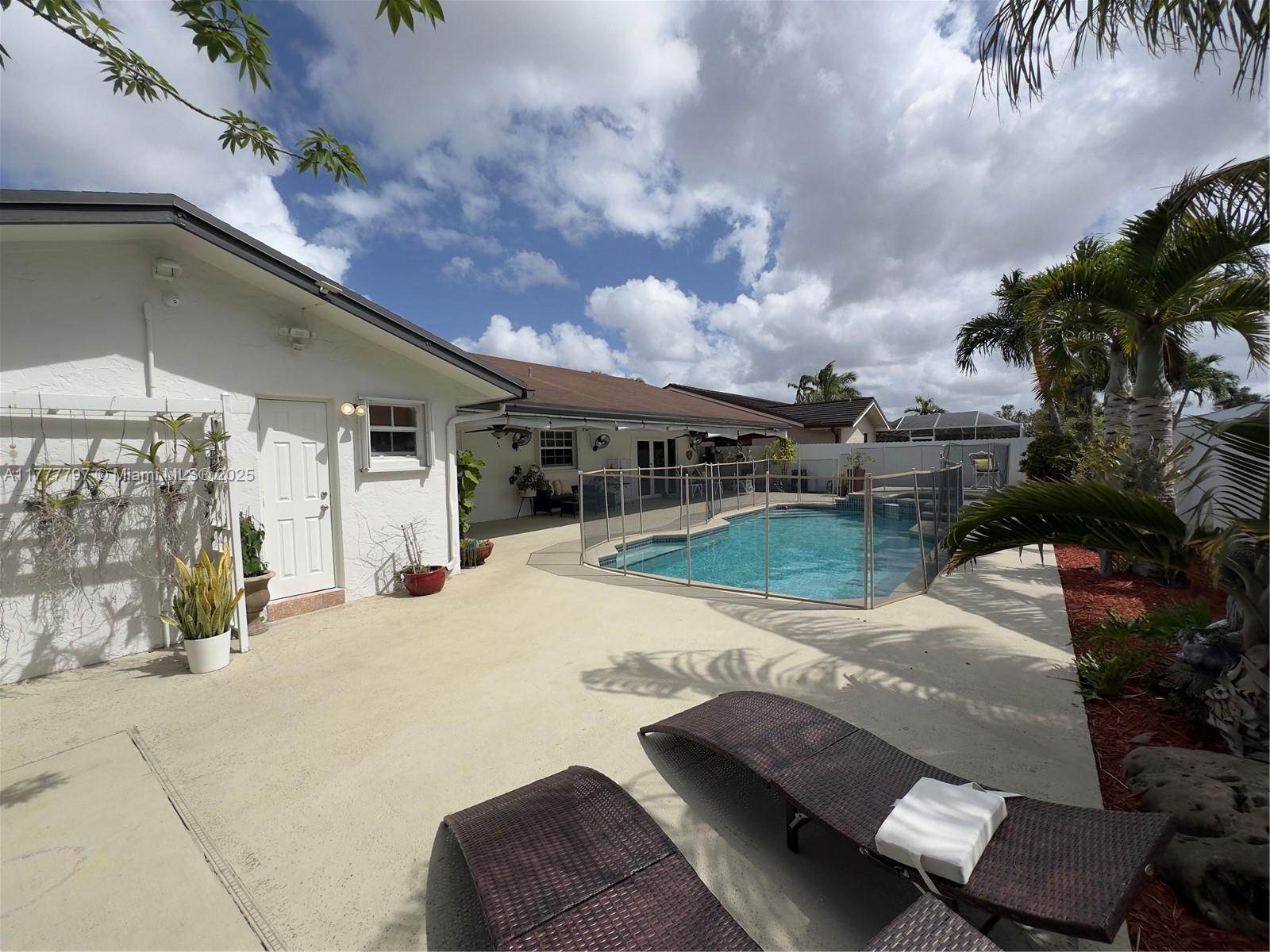 RAMAS OF KENDALL - Residential