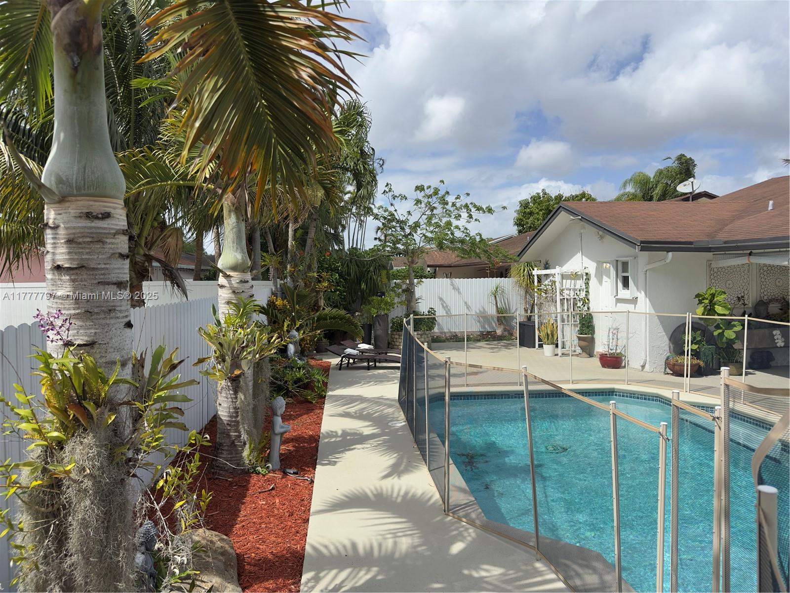RAMAS OF KENDALL - Residential