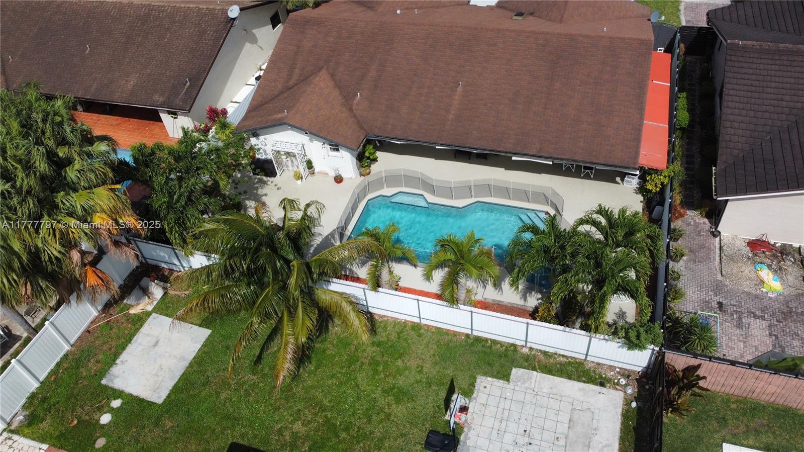 RAMAS OF KENDALL - Residential