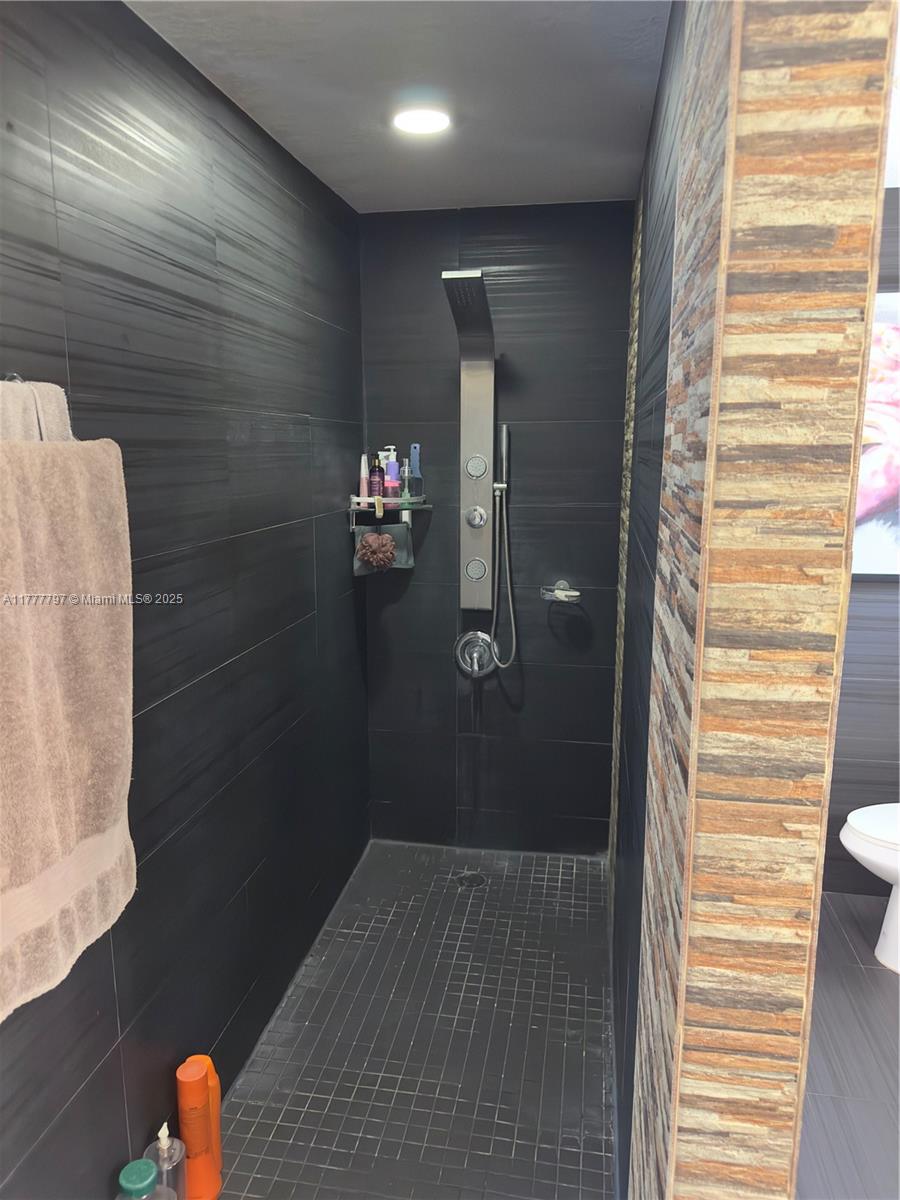 RAMAS OF KENDALL - Residential