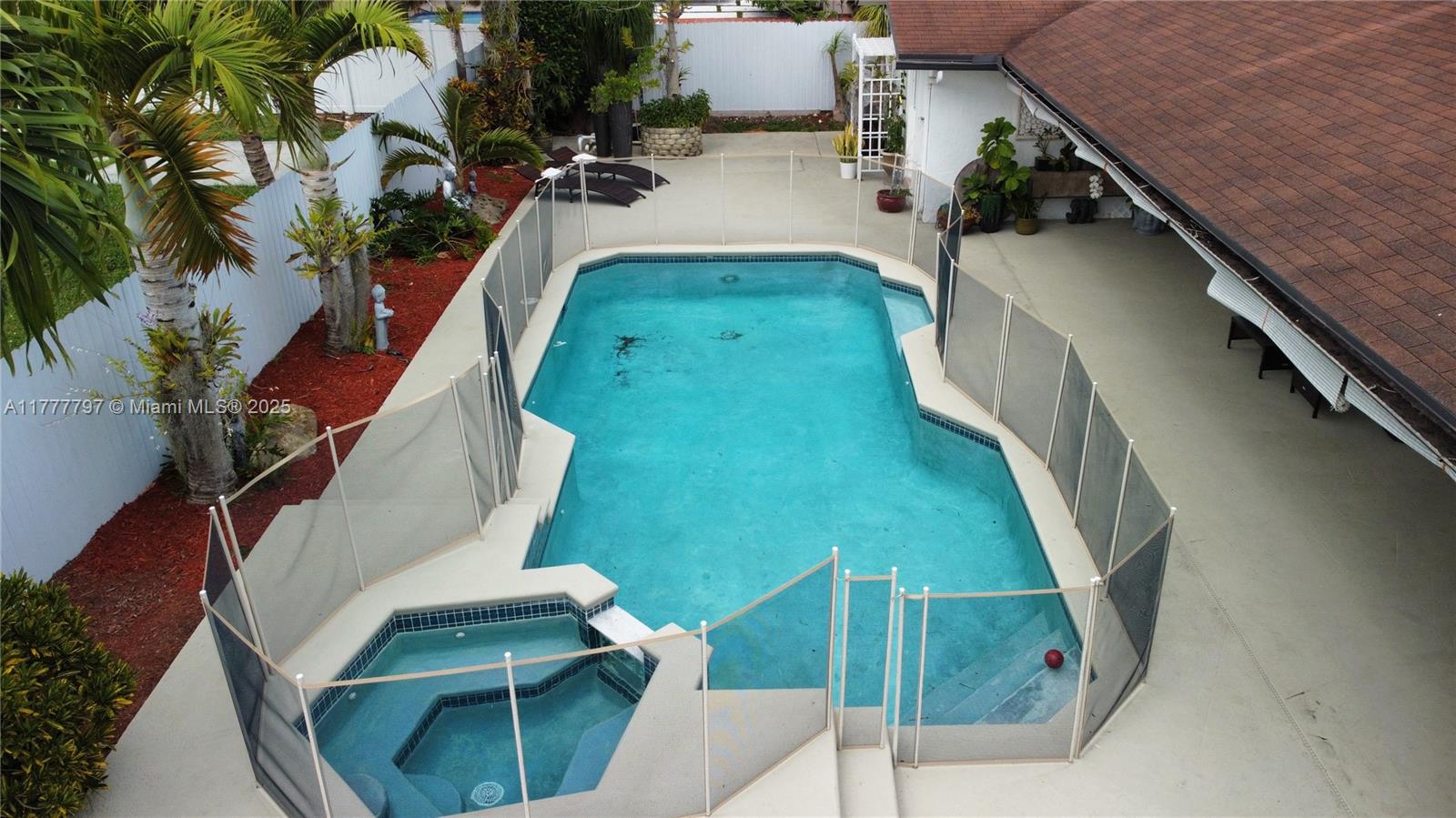 RAMAS OF KENDALL - Residential