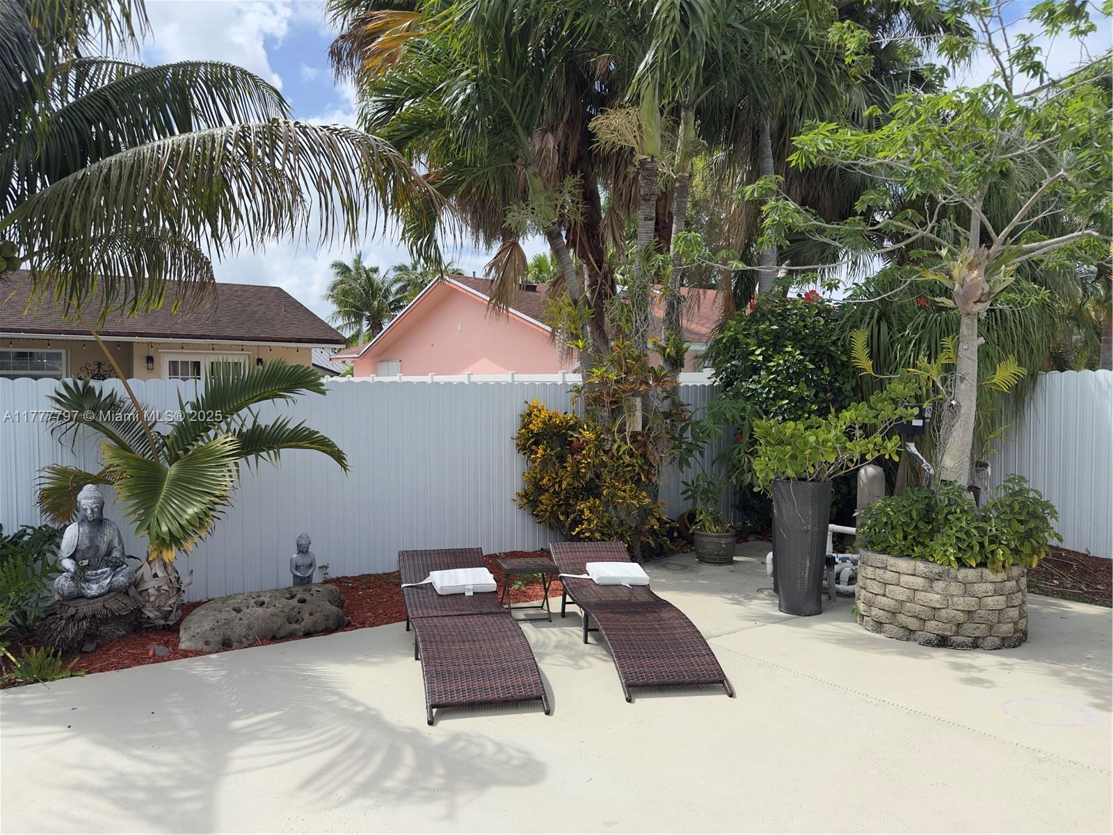 RAMAS OF KENDALL - Residential