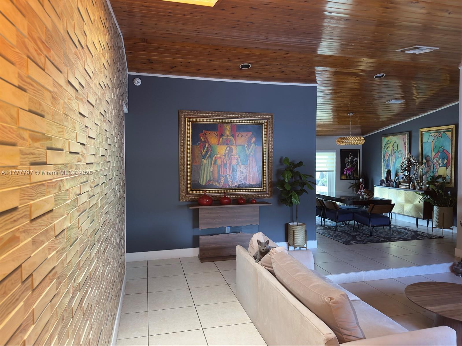 RAMAS OF KENDALL - Residential