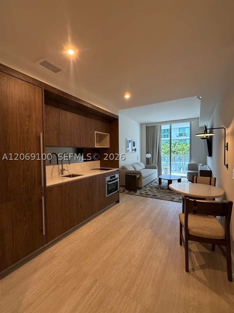 1611 SW 2nd ave 610