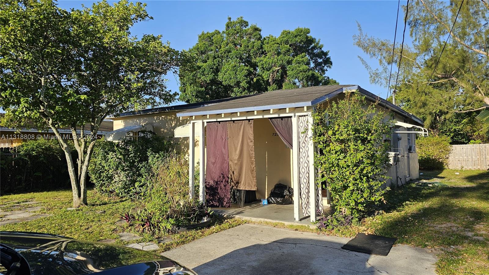Property for Sale at 723 Nw 15th Way Way, Fort Lauderdale, Broward County, Florida - Bedrooms: 4 
Bathrooms: 1  - $380,000