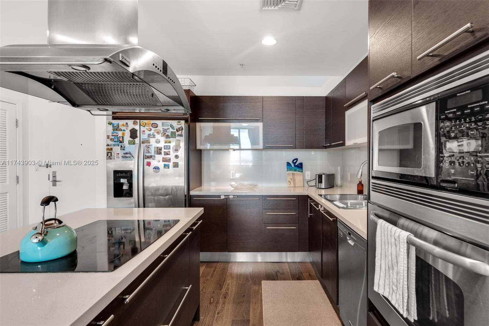 ELOQUENCE ON THE BAY COND - Residential