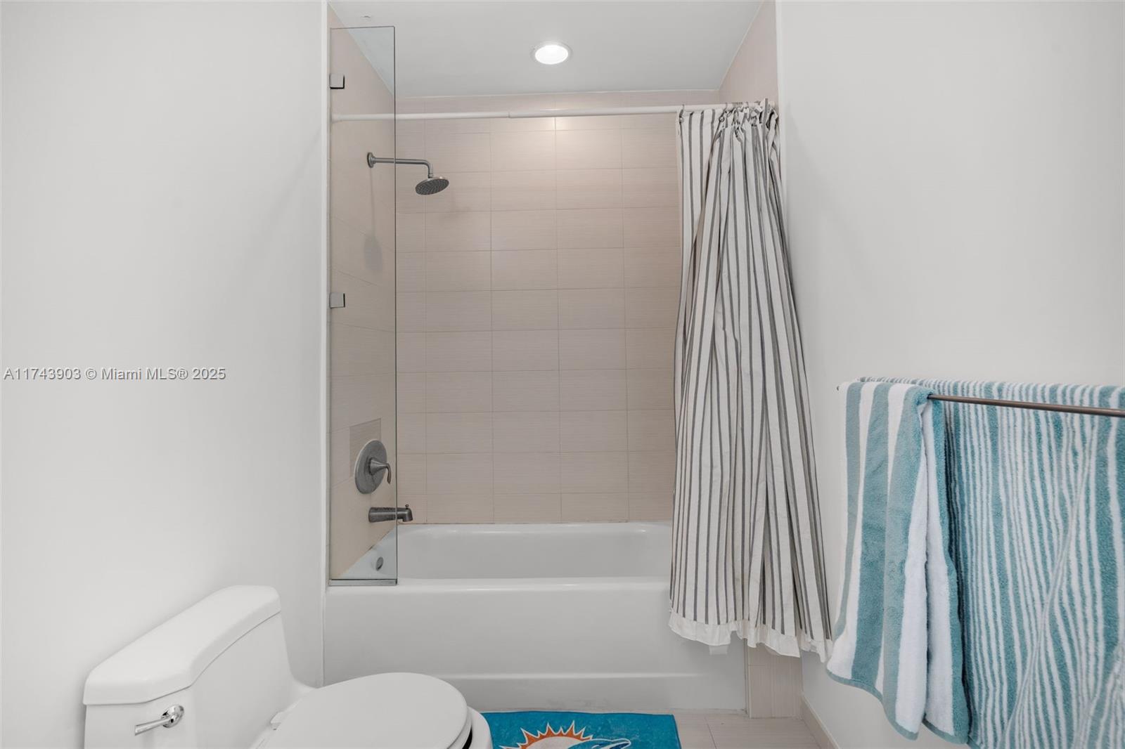 ELOQUENCE ON THE BAY COND - Residential