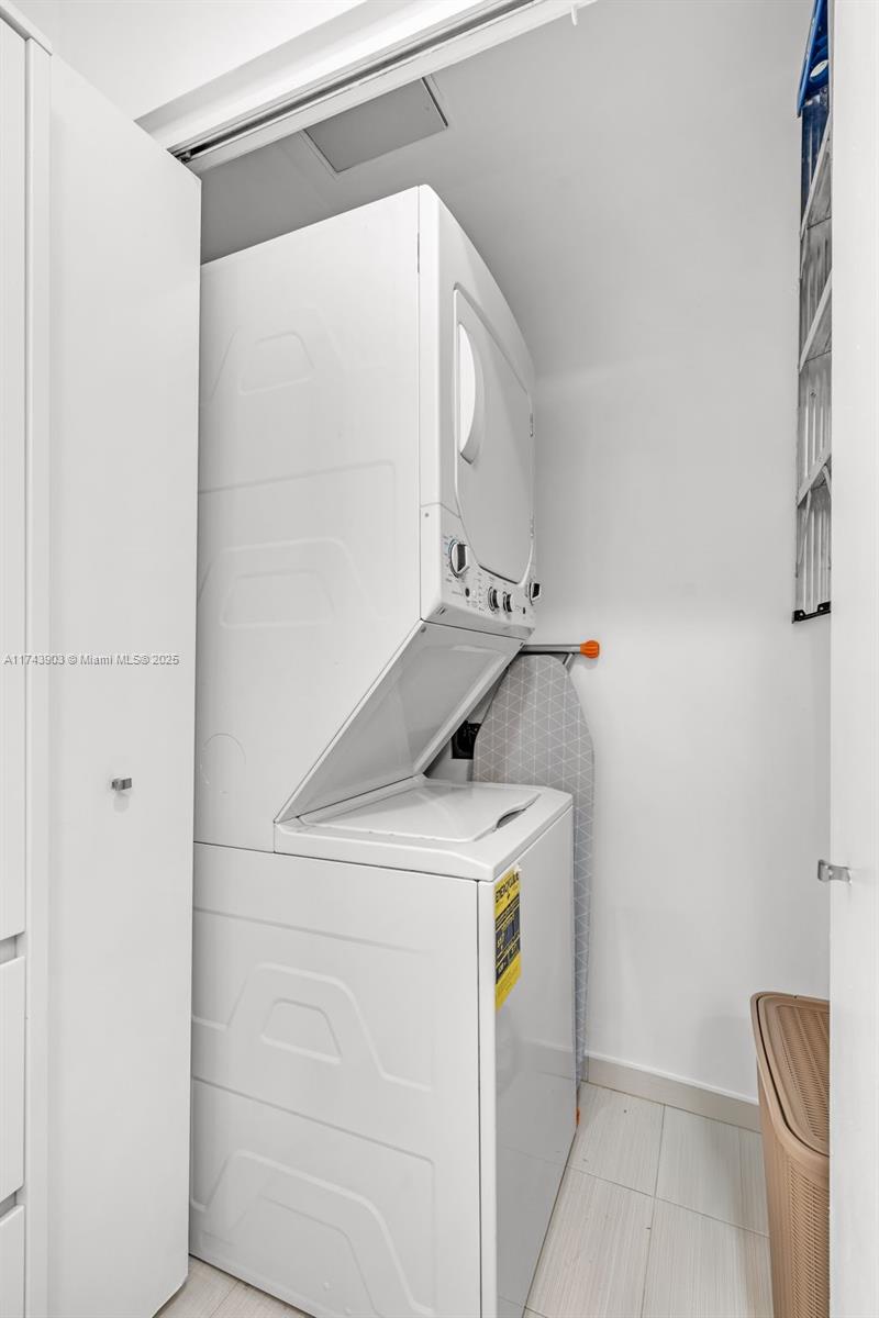 ELOQUENCE ON THE BAY COND - Residential