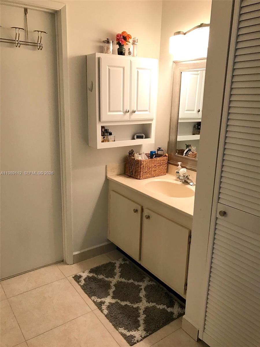 CALUSA CLUB VILLAGE CONDO - Residential Lease