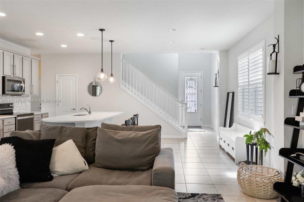 Photo of 1036 Banyan Dr, Hollywood, FL 33021 (MLS # A11632338)