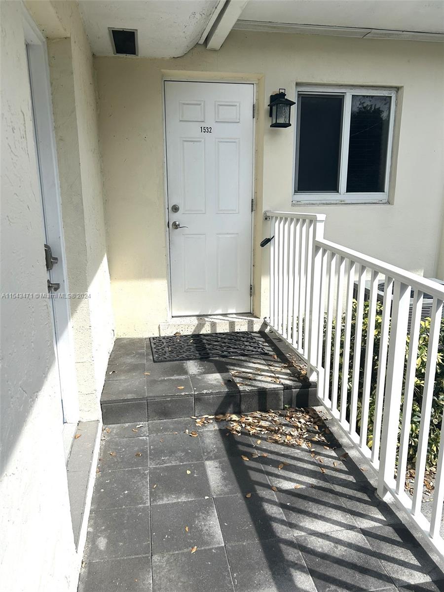 VISTA BISCAYNE - Residential Lease