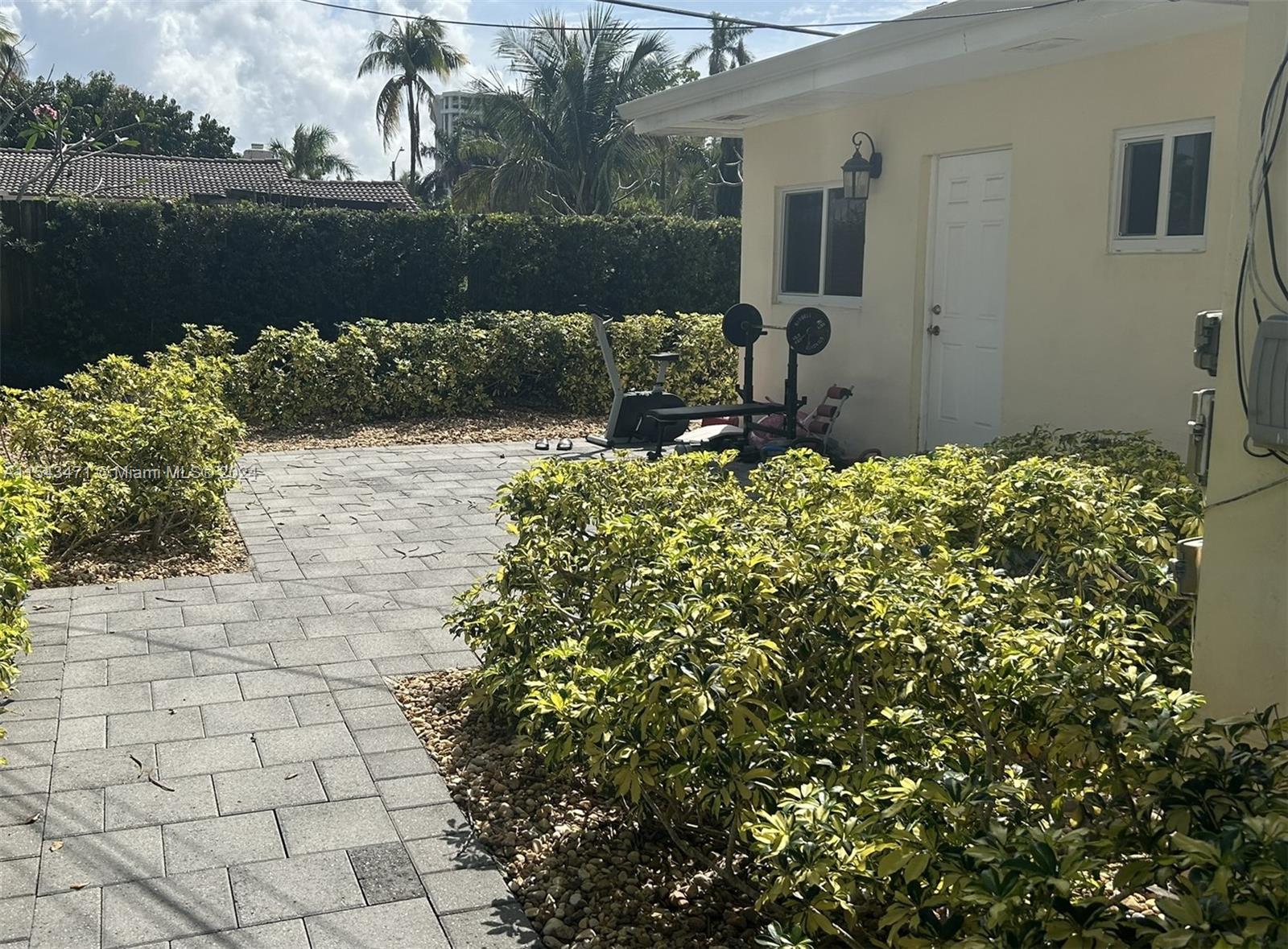 VISTA BISCAYNE - Residential Lease