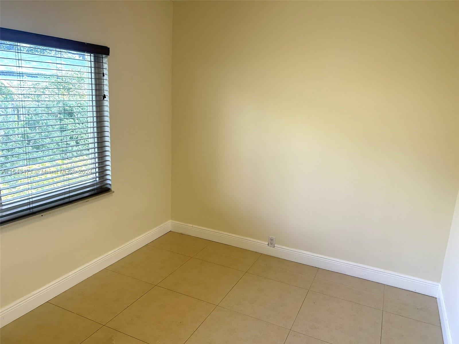 VISTA BISCAYNE - Residential Lease