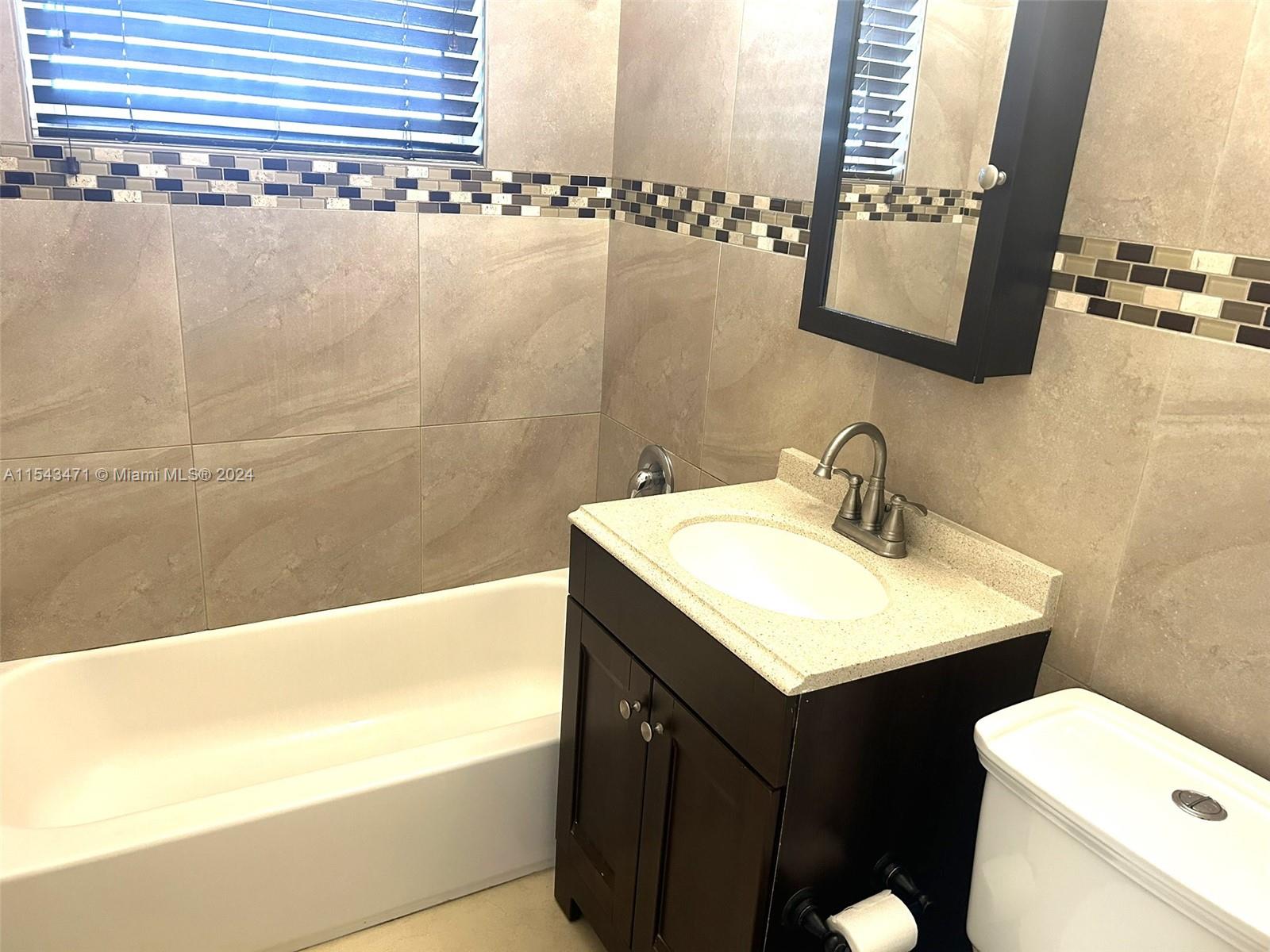 VISTA BISCAYNE - Residential Lease