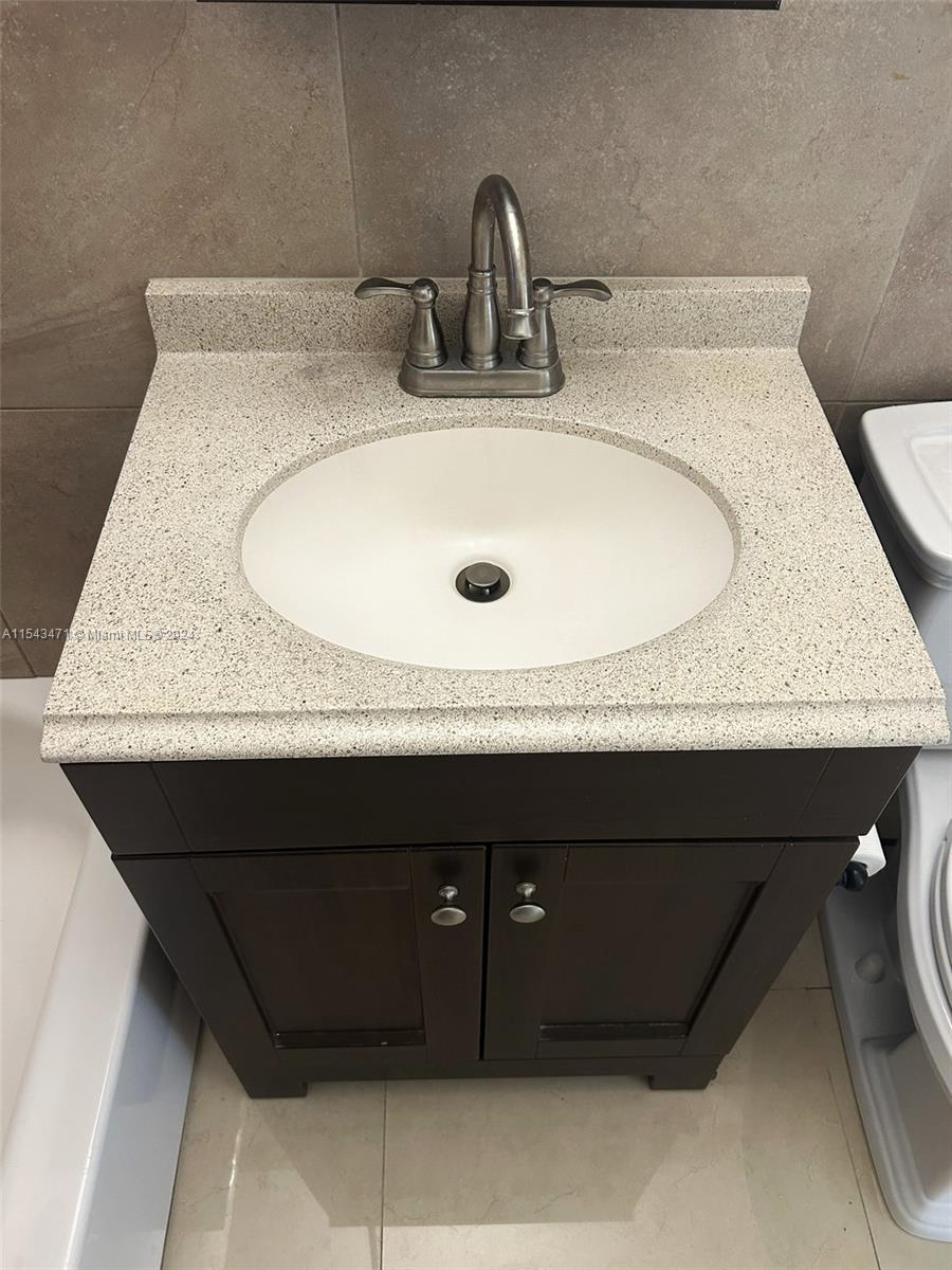 VISTA BISCAYNE - Residential Lease