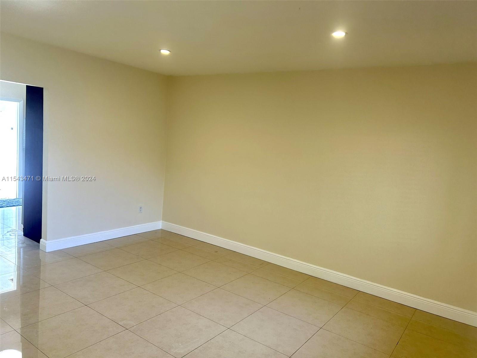 VISTA BISCAYNE - Residential Lease