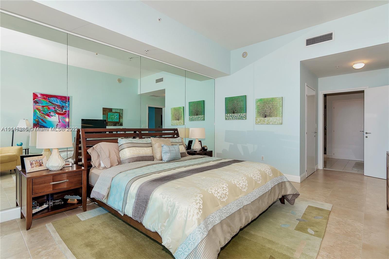 CONTINUUM ON SOUTH BEACH - Residential