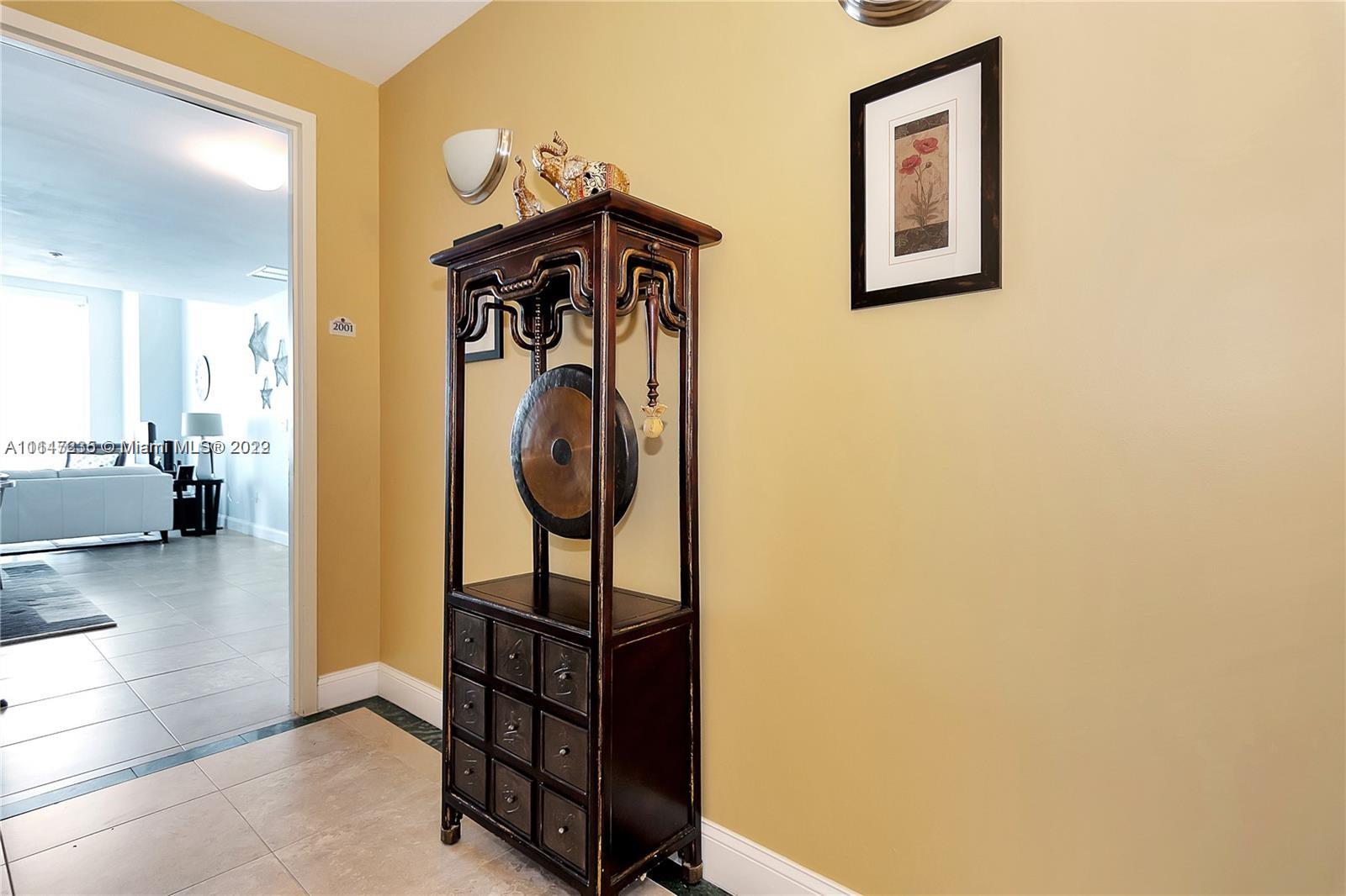 CONTINUUM ON SOUTH BEACH - Residential