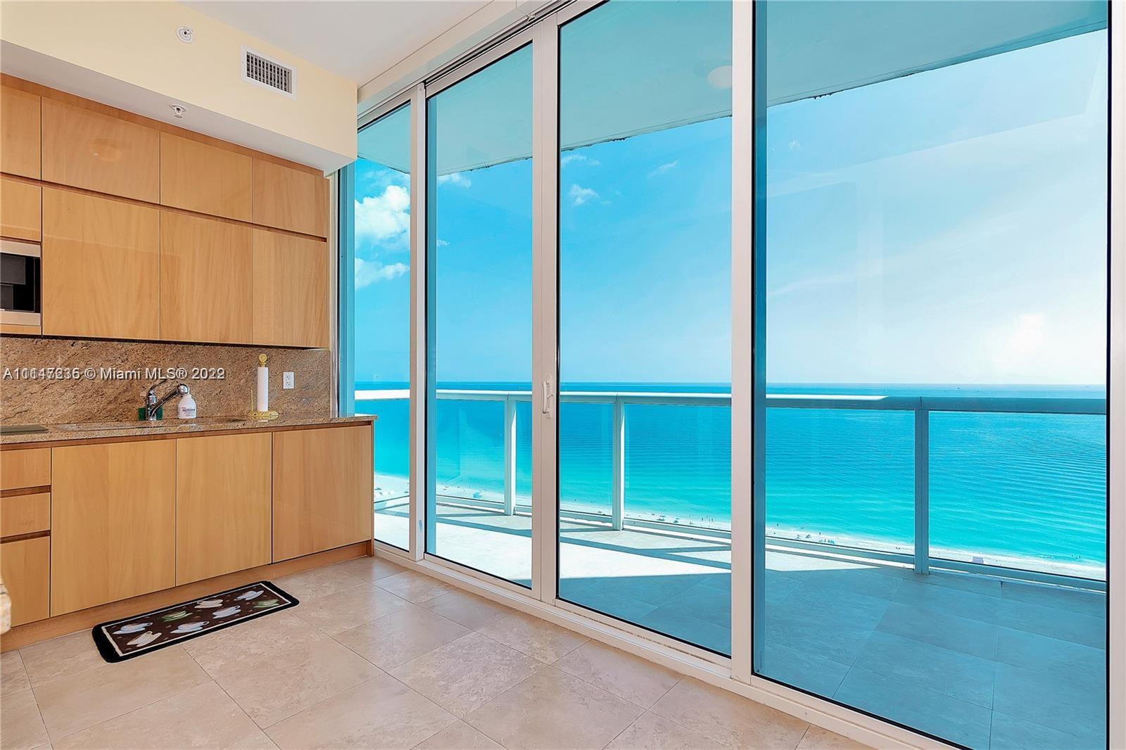 CONTINUUM ON SOUTH BEACH - Residential