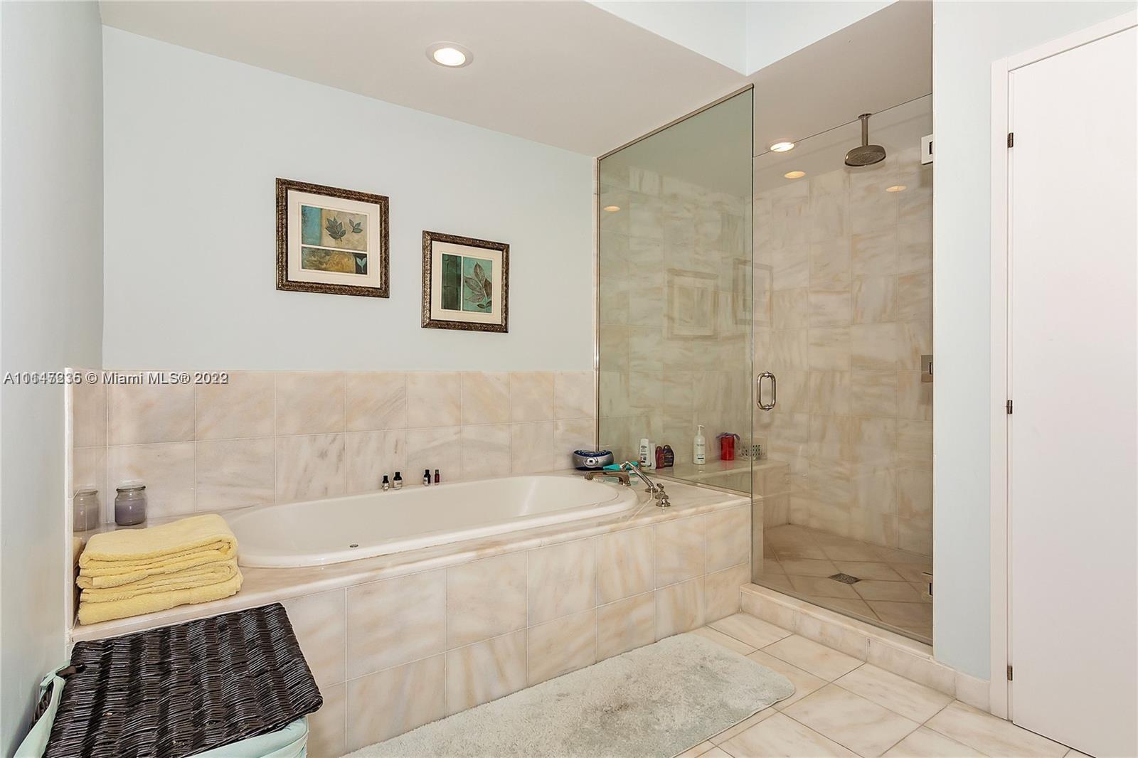 CONTINUUM ON SOUTH BEACH - Residential