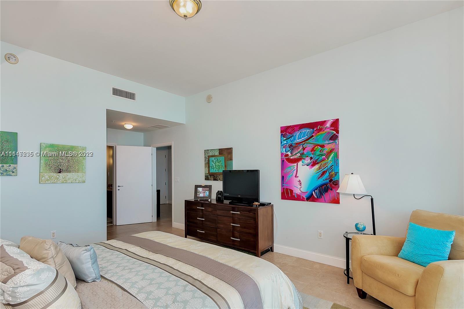 CONTINUUM ON SOUTH BEACH - Residential