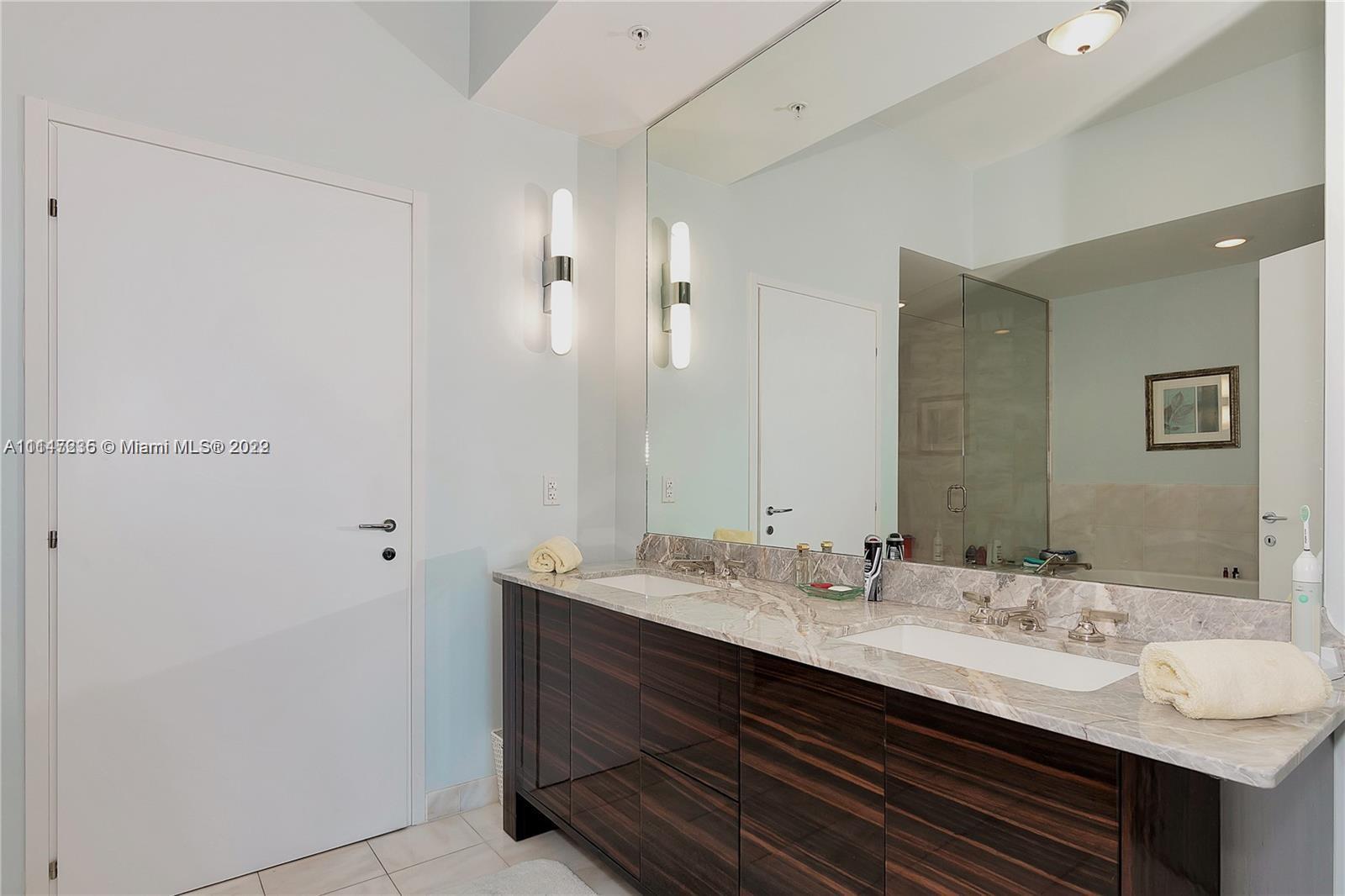 CONTINUUM ON SOUTH BEACH - Residential