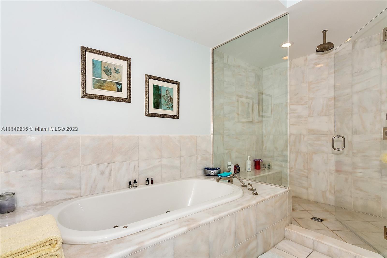 CONTINUUM ON SOUTH BEACH - Residential