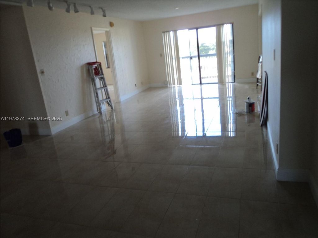 Photo of 1301 NE 7th St #511, Hallandale Beach, FL 33009 (MLS # A11978374)