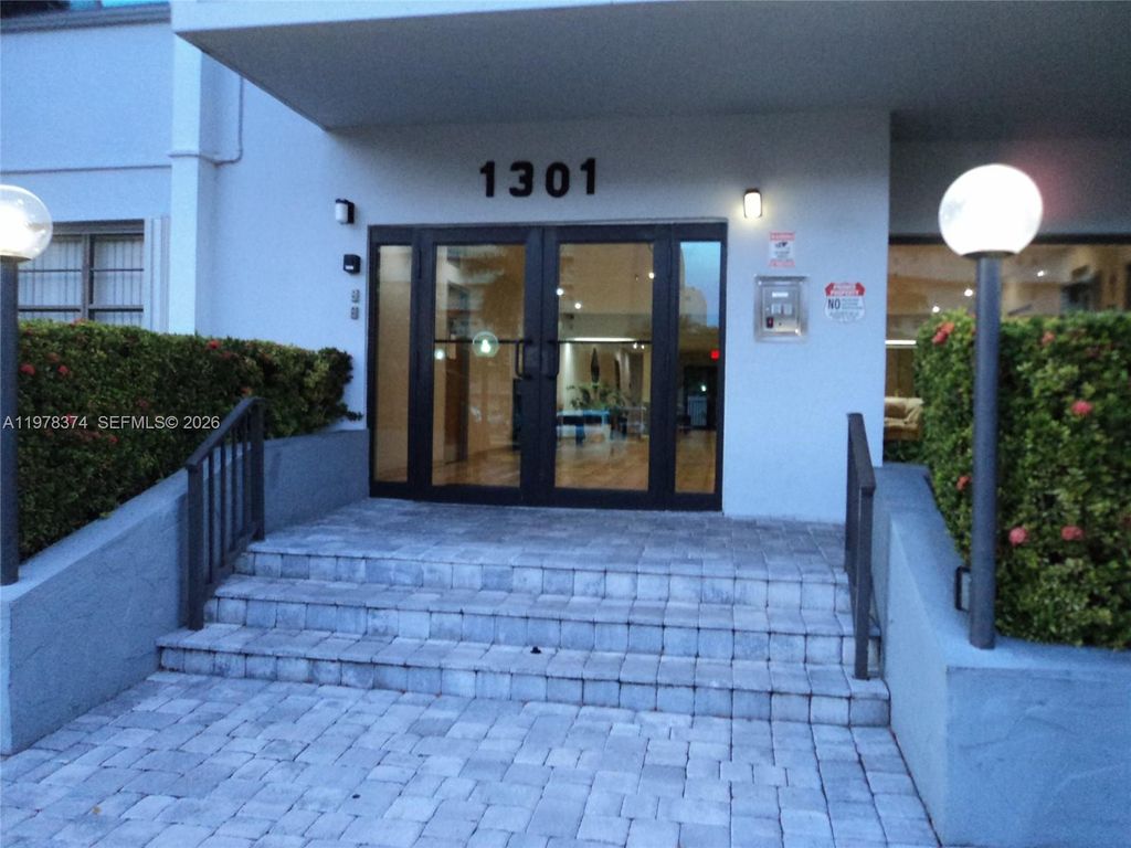 Photo of 1301 NE 7th St #511, Hallandale Beach, FL 33009 (MLS # A11978374)